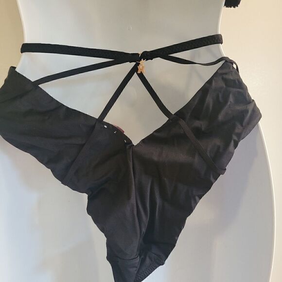 Savage ×Fenty black bra and panties - Picture 7 of 8